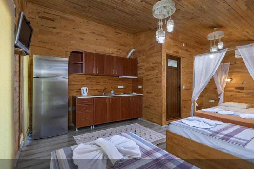 Flora Pansiyon Cirali Apartment Kemer Exterior photo
